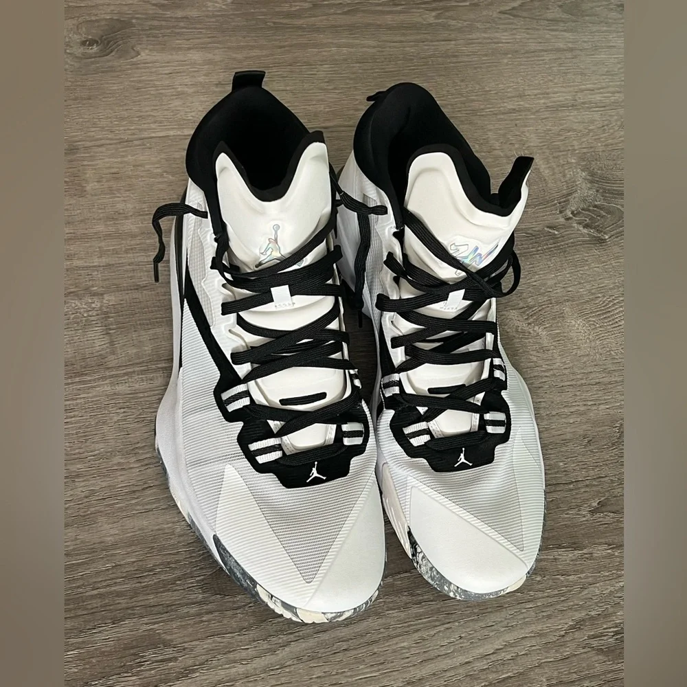 Nike Zion 1 White and Black Athletic Shoes size  16 - Picture 2 of 6